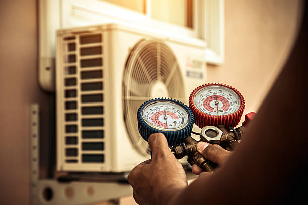 Professional Hvac technician working in Sanderson, FL